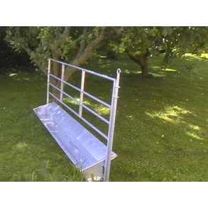 Knarrhult fodergrinde med  trug