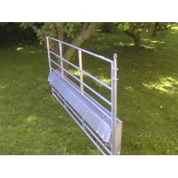 Knarrhult fodergrinde med  trug