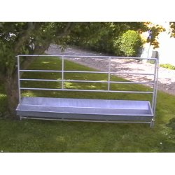 Knarrhult fodergrinde med  trug